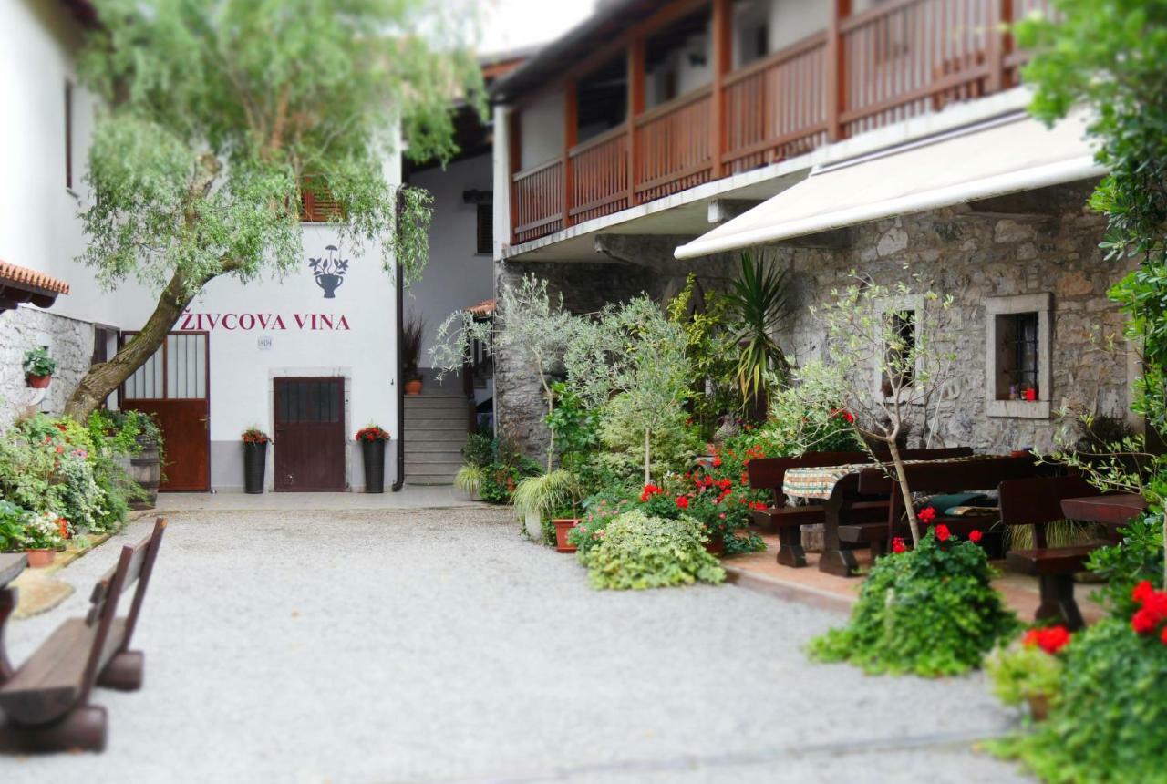 Apartmaji Pri Zivcovih Dutovlje Exteriör bild