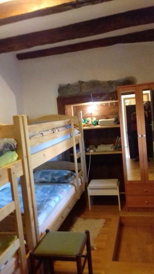 Apartmaji Pri Zivcovih Dutovlje Exteriör bild